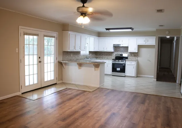 Photo 3 of Single family home for sale at 1008 Fairway Ln, Mexia, TX 76667 | MLS# 21286040 | Listing updated on 2026-08-08