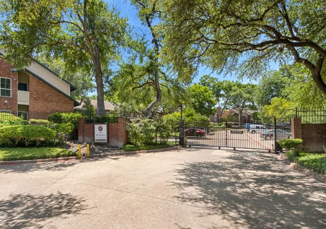 Homes for sale in Dallas, TX | 8601 Park Ln #221, Dallas, TX 75231 | MLS# 21288905