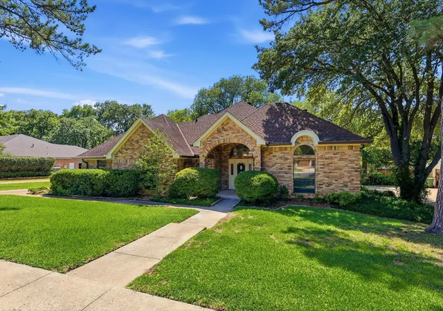Homes for sale in Bedford, TX | 3813 Cambridge Cir W, Bedford, TX 76021 | MLS# 21285228