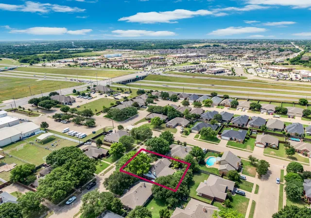 Homes for sale in Midlothian, TX | 1647 E Pleasant Dr, Midlothian, TX 76065 | MLS# 21289062