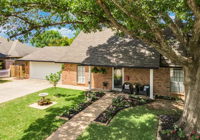Homes for sale in Midlothian, TX | 1647 E Pleasant Dr, Midlothian, TX 76065 | MLS# 21289062