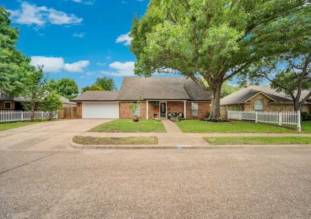 Homes for sale in Midlothian, TX | 1647 E Pleasant Dr, Midlothian, TX 76065 | MLS# 21289062