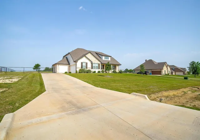 Homes for sale in Springtown, TX | 340 Sanger Dr, Springtown, TX 76082 | MLS# 21286253