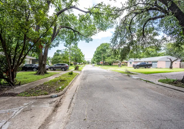 Photo 3 of Sale Pending at 410 E Mona Ave, Duncanville, TX 75137 | MLS# 21287301 | Listing updated on 2026-08-09