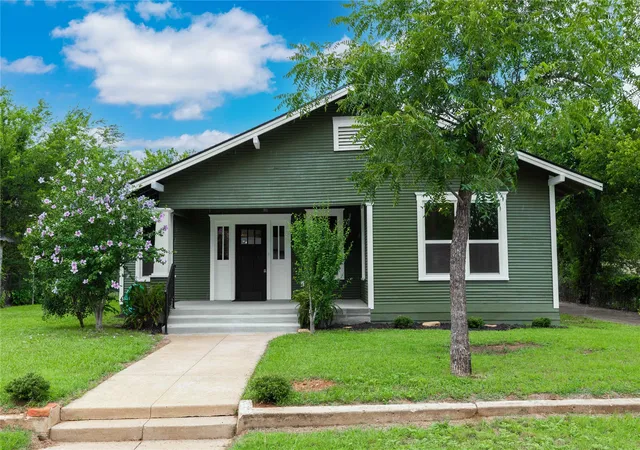 Photo 1 of Single family home for sale at 709 Avenue H, Brownwood, TX 76801 | MLS# 21288766 | Listing updated on 2026-10-07