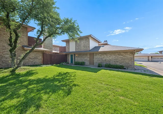 Homes for sale in Bedford, TX | 3 Dewberry Ct, Bedford, TX 76021 | MLS# 21277813