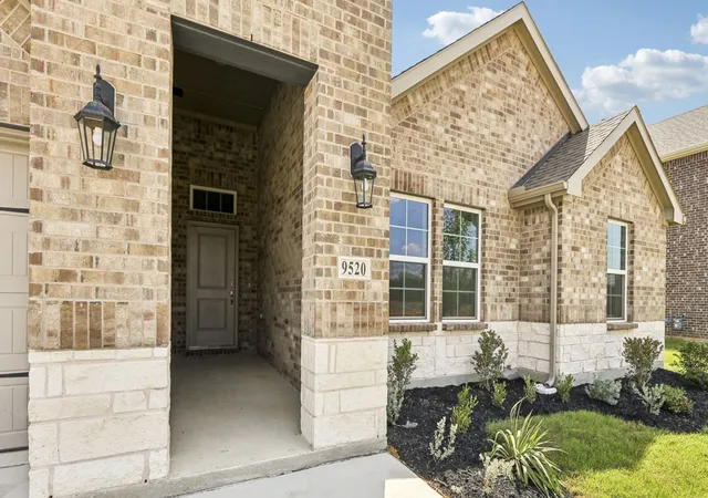 Photo 3 of Single family home for sale at 9520 Bently Blvd, Aubrey, TX 76227 | MLS# 21289238 | Listing updated on 2026-10-28