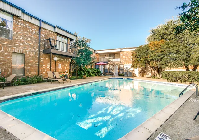 2nd image of 4933 Skillman St, Dallas, TX 75206