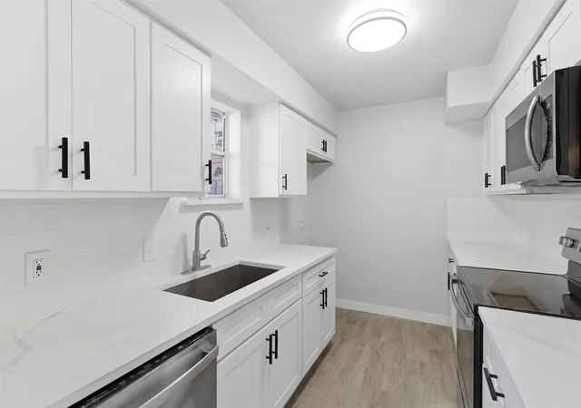 Listing Photo 2 - Condo for sale in building located at 10574 High Hollows Dr, Dallas, TX 75230 - Unit #165