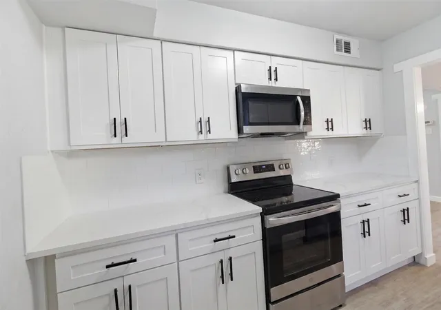Listing Photo 4 - Condo for sale in building located at 10574 High Hollows Dr, Dallas, TX 75230 - Unit #165