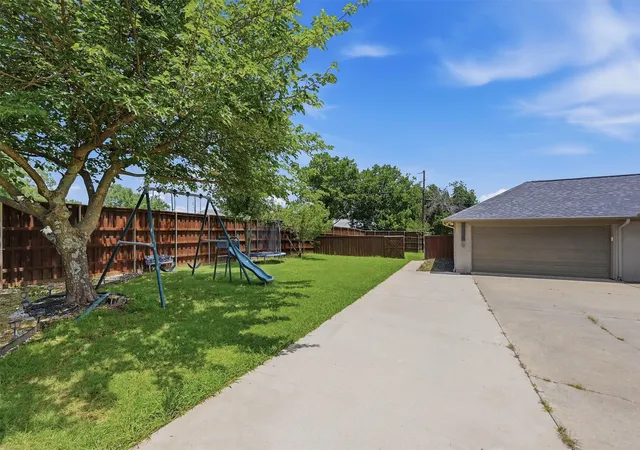 Photo 4 of Single family home for sale at 167 Randell Terrace Dr, Denison, TX 75020 | MLS# 21281482 | Listing updated on 2026-08-22