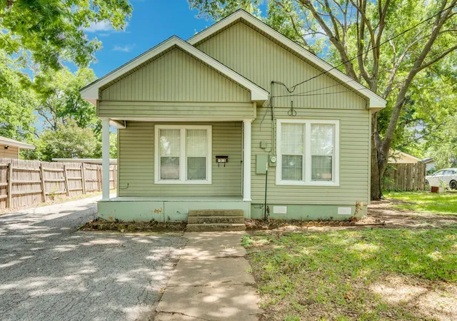 Photo 3 of Single family home for sale at 1312 Park Dr, Hillsboro, TX 76645 | MLS# 21287925 | Listing updated on 2026-07-10
