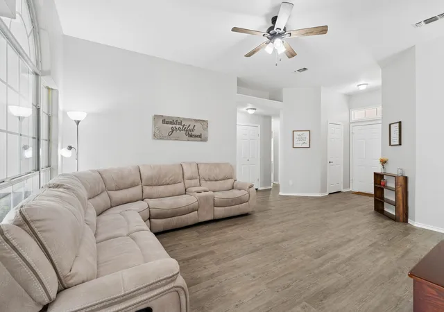 Photo 3 of Single family home for sale at 1909 Timberline Ln, Sherman, TX 75092 | MLS# 21285103 | Listing updated on 2026-09-23