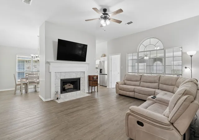 Photo 1 of Single family home for sale at 1909 Timberline Ln, Sherman, TX 75092 | MLS# 21285103 | Listing updated on 2026-09-23