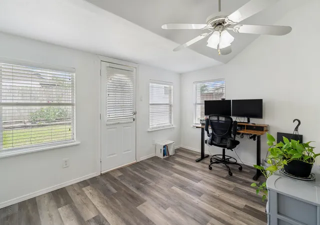 Photo 4 of Single family home for sale at 1909 Timberline Ln, Sherman, TX 75092 | MLS# 21285103 | Listing updated on 2026-09-23