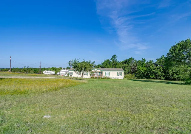 Homes for sale in Springtown, TX | 127 Lelon Ln, Springtown, TX 76082 | MLS# 21288563