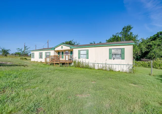 Homes for sale in Springtown, TX | 127 Lelon Ln, Springtown, TX 76082 | MLS# 21288563