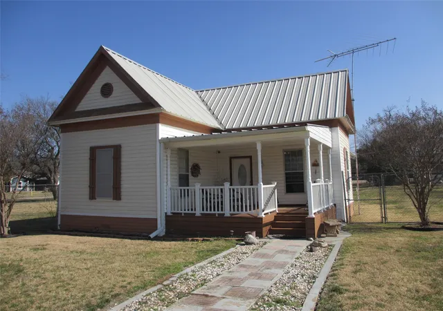 Photo 1 of Single family home for sale at 608 N Colorado St, Whitney, TX 76692 | MLS# 21289509 | Listing updated on 2026-07-23