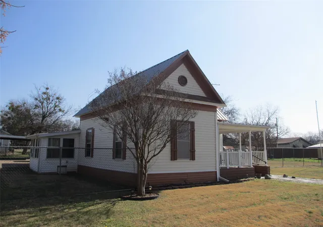 Photo 2 of Single family home for sale at 608 N Colorado St, Whitney, TX 76692 | MLS# 21289509 | Listing updated on 2026-07-23