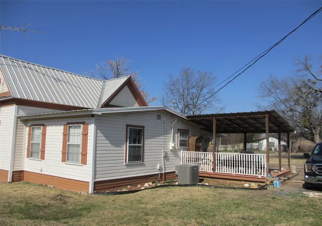 Photo 3 of Single family home for sale at 608 N Colorado St, Whitney, TX 76692 | MLS# 21289509 | Listing updated on 2026-07-23