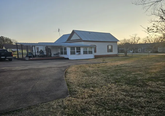 Photo 4 of Single family home for sale at 608 N Colorado St, Whitney, TX 76692 | MLS# 21289509 | Listing updated on 2026-07-23
