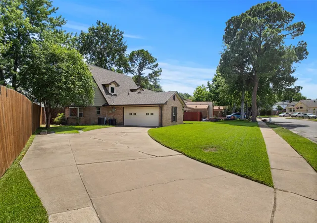 Homes for sale in Irving, TX | 1310 Carriage Dr, Irving, TX 75062 | MLS# 21289513