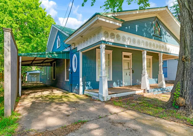 Photo 2 of Single family home for sale at 823 S Church St, Paris, TX 75460 | MLS# 21288444 | Listing updated on 2026-08-04