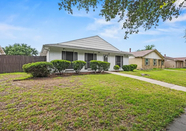 Homes for sale in Carrollton, TX | 1824 Chamberlain Dr, Carrollton, TX 75007 | MLS# 21289621