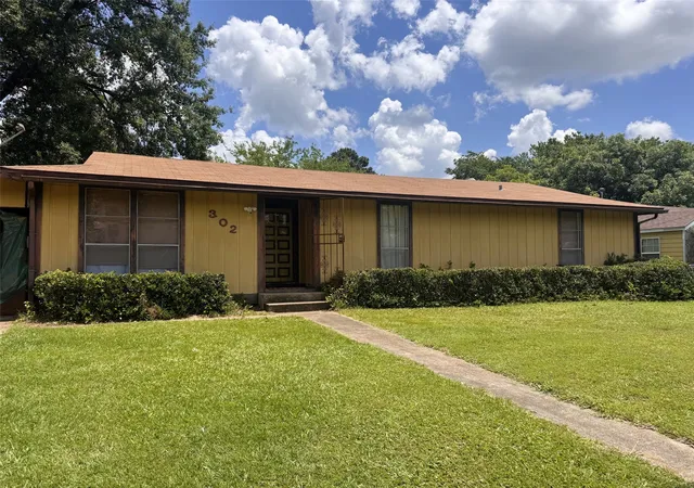 Homes for sale in Mt Pleasant, TX | 302 N O'tyson, Mt Pleasant, TX 75455 | MLS# 21284191