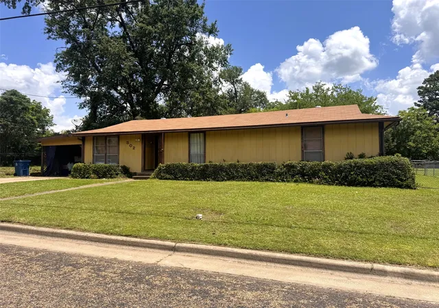 Homes for sale in Mt Pleasant, TX | 302 N O'tyson, Mt Pleasant, TX 75455 | MLS# 21284191