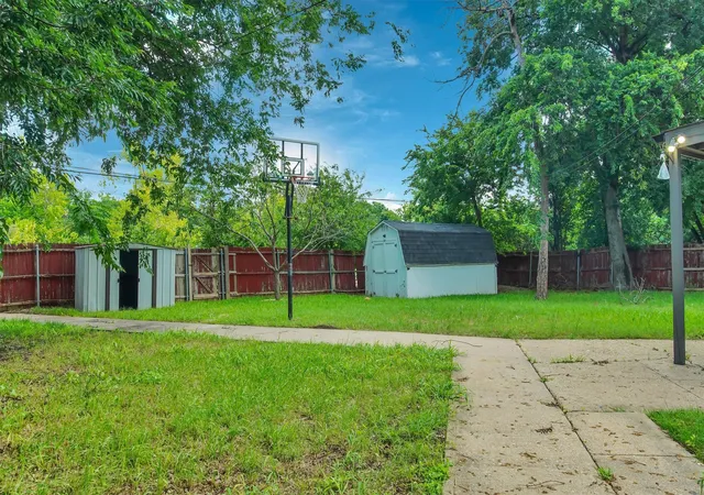2nd image of 2007 E Park Row Dr, Arlington, TX 76010 | MLS# 21288410