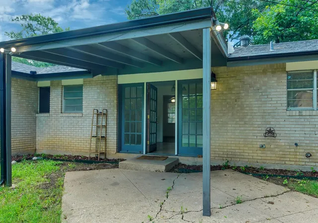 4th image of 2007 E Park Row Dr, Arlington, TX 76010 | MLS# 21288410
