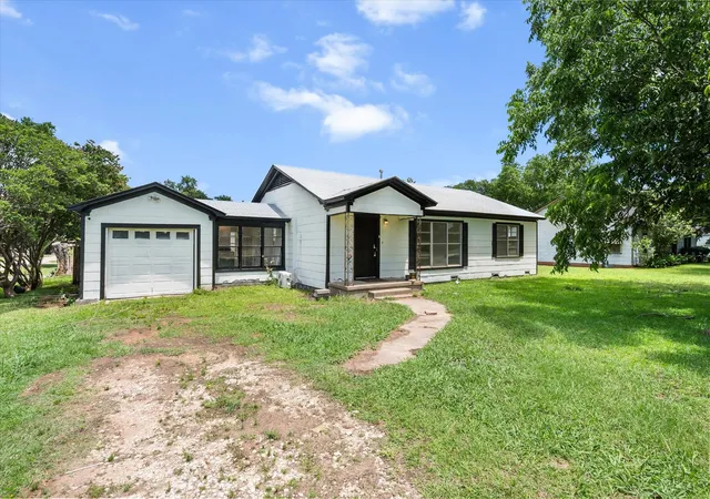 Homes for sale in Fairfield, TX | 342 Bond St, Fairfield, TX 75840 | MLS# 21289222