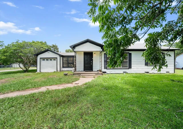 Homes for sale in Fairfield, TX | 342 Bond St, Fairfield, TX 75840 | MLS# 21289222