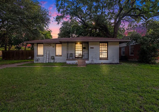 Photo 3 of Single family home for sale at 1003 Ash St, Irving, TX 75060 | MLS# 21289658 | Listing updated on 2026-08-27