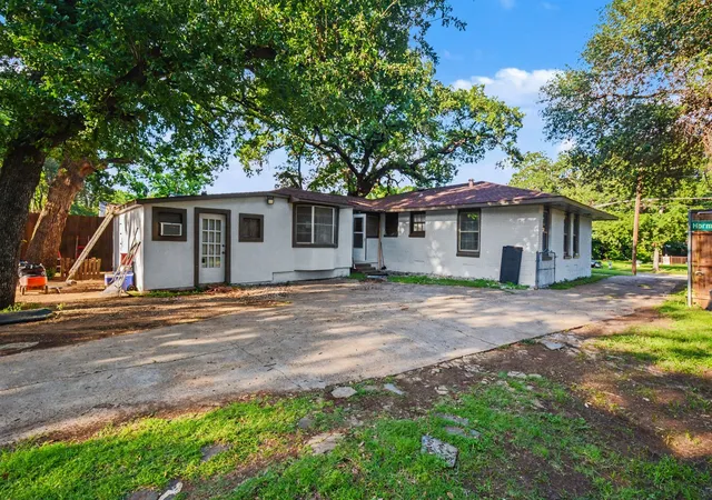 Photo 3 of Single family home for sale at 1003 Ash St, Irving, TX 75060 | MLS# 21289658 | Listing updated on 2026-08-27