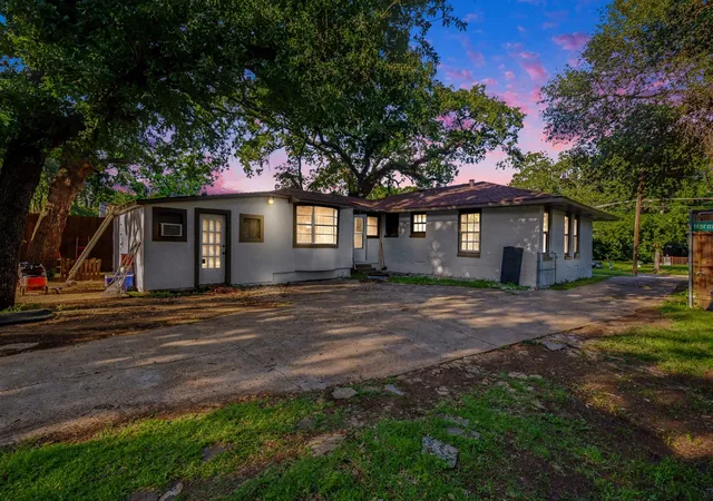 Photo 4 of Single family home for sale at 1003 Ash St, Irving, TX 75060 | MLS# 21289658 | Listing updated on 2026-08-27