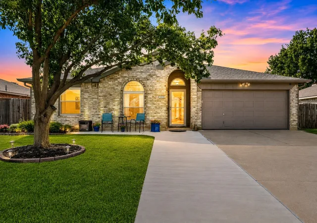 Photo 1 of Single family home for sale at 308 Candlestick Trl, Saginaw, TX 76179 | MLS# 21289660 | Listing updated on 2026-09-15