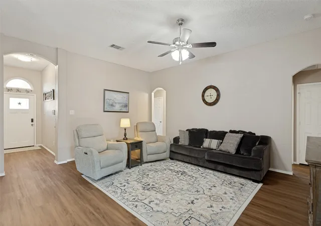 Photo 2 of Single family home for sale at 308 Candlestick Trl, Saginaw, TX 76179 | MLS# 21289660 | Listing updated on 2026-09-15