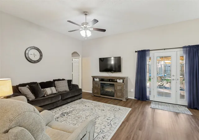 Photo 4 of Single family home for sale at 308 Candlestick Trl, Saginaw, TX 76179 | MLS# 21289660 | Listing updated on 2026-09-15