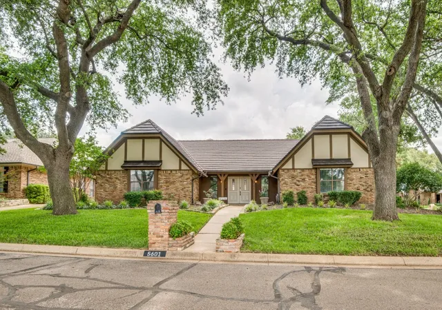 Photo 1 of Sale Pending at 5601 Dye Dr, Arlington, TX 76013 | MLS# 21289605 | Listing updated on 2026-08-31