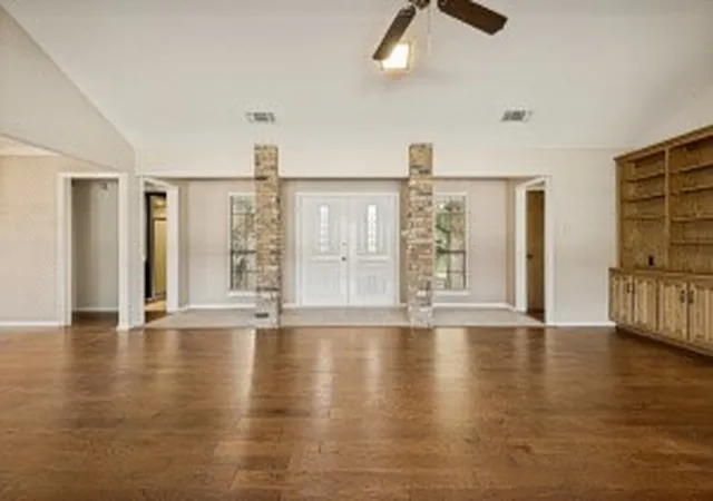 Photo 3 of Sale Pending at 5601 Dye Dr, Arlington, TX 76013 | MLS# 21289605 | Listing updated on 2026-08-31