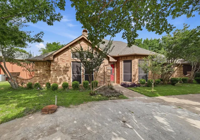 Photo 3 of Single family home for sale at 3719 Kelly Blvd, Carrollton, TX 75007 | MLS# 21289639 | Listing updated on 2026-08-26