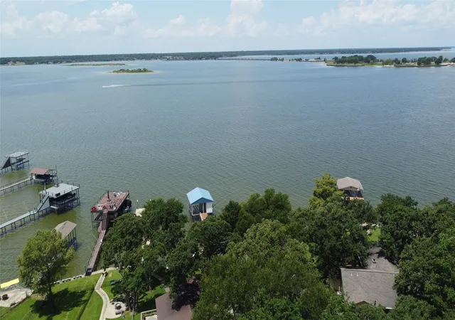 Photo 3 of Single family home for sale at 156 Ocean Dr, Gun Barrel City, TX 75156 | MLS# 21286963 | Listing updated on 2026-08-03