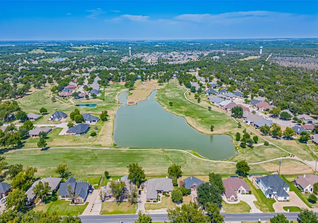 Photo 2 of Single family home for sale at 5607 Wedgefield Rd, Granbury, TX 76049 | MLS# 21289745 | Listing updated on 2026-07-16
