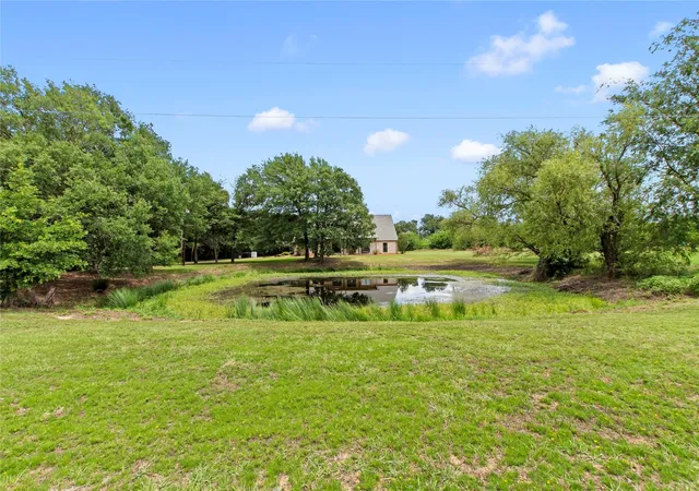 Photo 3 of Single family home for sale at 10226 Aaron Ave, Eustace, TX 75124 | MLS# 21287113 | Listing updated on 2026-08-14