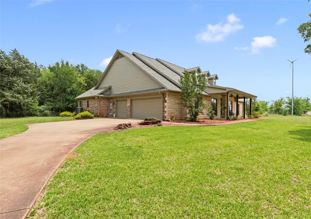 Photo 4 of Single family home for sale at 10226 Aaron Ave, Eustace, TX 75124 | MLS# 21287113 | Listing updated on 2026-09-25