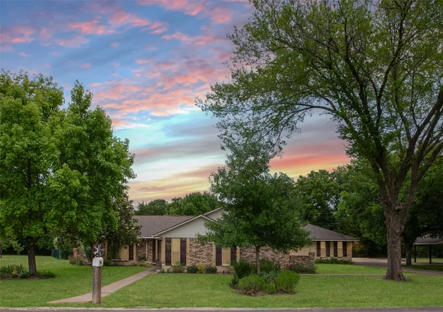 Photo 1 of Single family home for sale at 107 Oak Creek Ln, Red Oak, TX 75154 | MLS# 21289461 | Listing updated on 2026-09-16