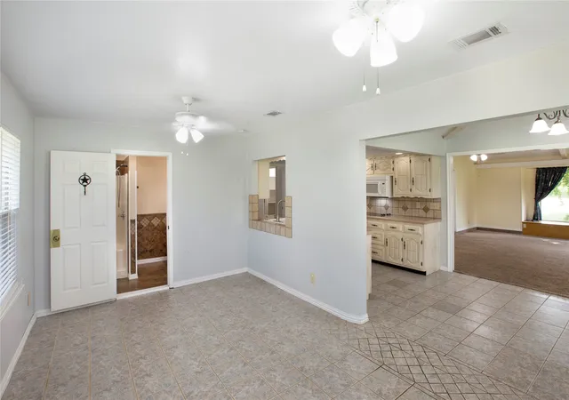 Photo 3 of Single family home for sale at 107 Oak Creek Ln, Red Oak, TX 75154 | MLS# 21289461 | Listing updated on 2026-09-16