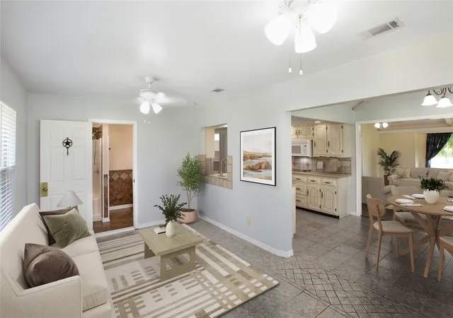 Photo 4 of Single family home for sale at 107 Oak Creek Ln, Red Oak, TX 75154 | MLS# 21289461 | Listing updated on 2026-09-16